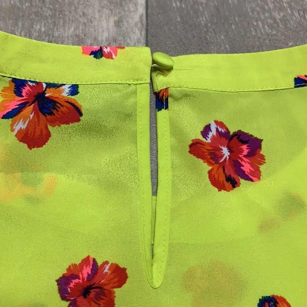 Womens Attention Shortsleeve Floral Shirt‎ - Picture 4 of 5